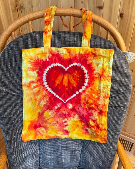 Tote bags! #tiedyes #tiedying #totebag #livingcolor Tote Bag Diy Pattern, Tie And Die, Tie Dye Tote Bag, Cute Tie Dye, Dye Patterns, White Tote Bag, Diy Tote Bag, Bag Diy, White Tote