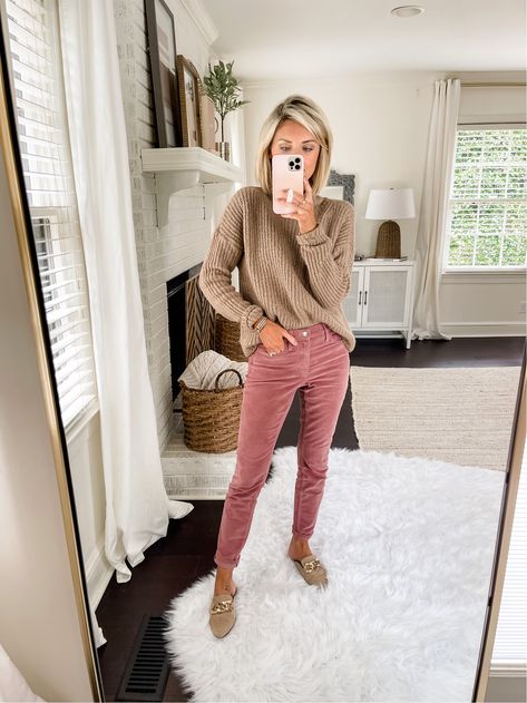 Tan Loafers Outfit, Corduroy Pants Outfits, Dusty Pink Outfits, Pink Jeans Outfit, Velvet Pants Outfit, Colored Pants Outfits, Pink Corduroy Pants, Pink Pants Outfit, Corduroy Pants Outfit