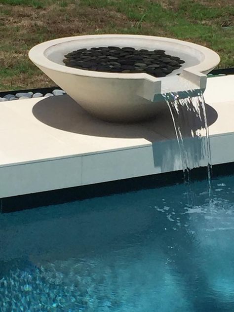 Pool Fountain Ideas, Pool Entertaining, Swimming Pool Plan, Pool Waterfalls, Swimming Pool Fountains, Pool Gazebo, Fountain Ideas, Outside Area, Pool Water Features