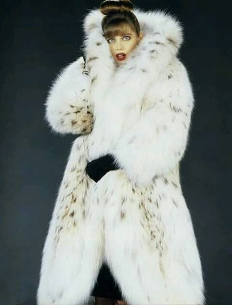 Huge Lynx fur coat Girls Fur Coat, Fur Coat Fashion, Cheryl Ladd, Charlie's Angels, Fabulous Furs, Fur Hood Coat, Fur Clothing, Charlies Angels, Fur Coats Women