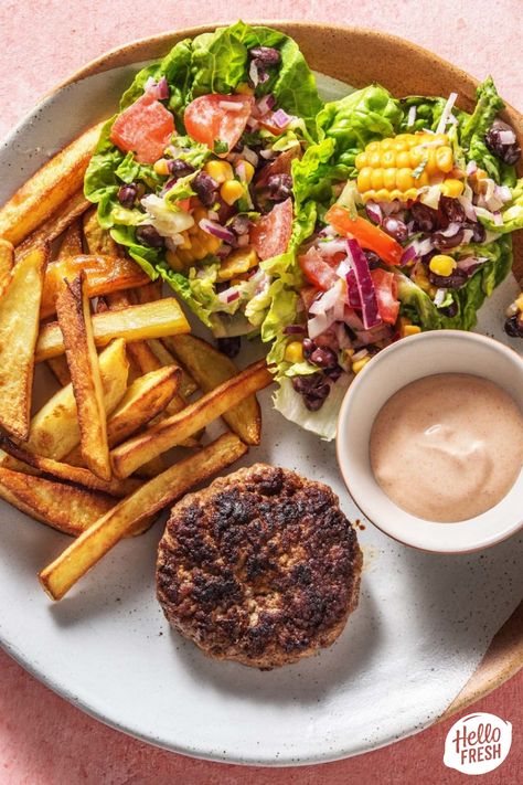 steak frites / steak frite à la mexicaine / steak frite et salade / steak frites revisité / recette simple steak frites #recette #recettehellofresh #hellofresh #hellofreshbox #box #tasty #food #bestrecipe #steakfrites #recettemexicaine #mexico Steak Frites, Hello Fresh, Best Recipe, Tasty Food, Cobb Salad, Tacos, Oven, Salad, Ethnic Recipes