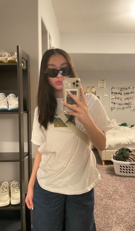 Star Sunglasses Outfit, Dark Fits, Star Sunglasses, Girl Sunglasses, Fit Pics, Outfit 2023, Sunglasses Outfit, School Clothes, Girl With Sunglasses