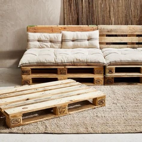 Cozy Diy, Diy Pallet Sofa, Pallet Sofa, Diy Pallet, Wooden Pallets, Furniture Outdoor, Decor Tips, Home Decor Tips, Patio Furniture