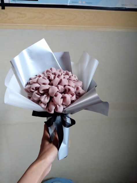 Bucket Hijab, Buket Hijab, Hijab Bouquet, Bucket Diy, Flower Hijab, Package Ideas, Flower Bouquets, Hijab Tutorial, Ribbon Slides