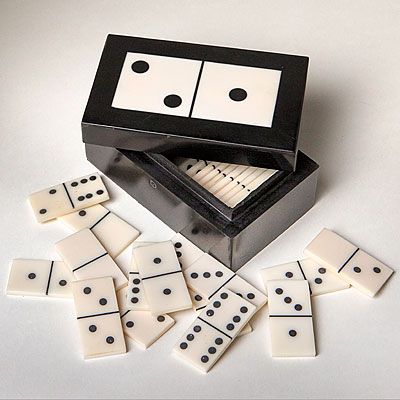 DOMINO GAME BOX Tito Agnoli, Dominos Box, Domino Games, Games Box, Usb Flash Drive, Prada, Decorative Items, Stationery, Electronic Products