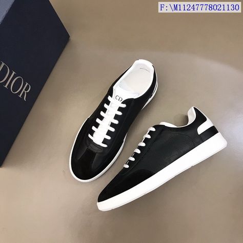 Luxury Sneakers Men, Luxury Shoes For Men, Comfortable Black Shoes, Chic Outfits Edgy, Hip Hop Sneakers, Chelsea Boots Outfit, Black Suit Men, Men Tracksuit, Gentleman Shoes