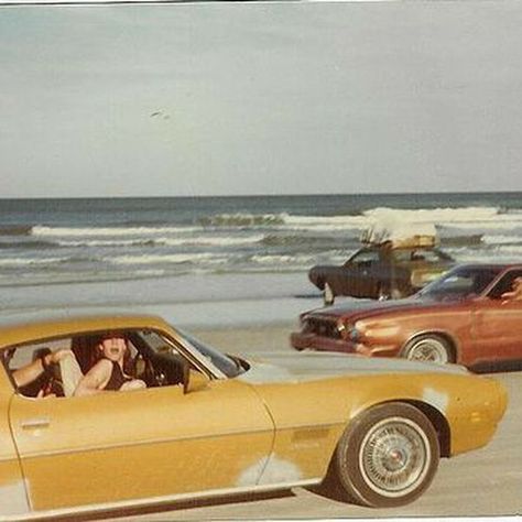 Yacht Rock, Vintage Surf, Vintage Americana, Images Esthétiques, Daytona Beach, Vintage Beach, Retro Aesthetic, Mellow Yellow, Beach Aesthetic