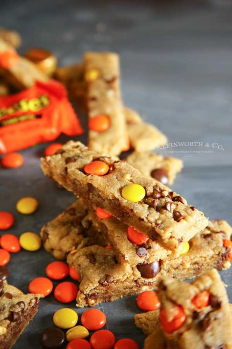 Cookie Dippers, Cookie Dipper, Reeses Cookies, Mini Dessert Recipes, Reese's Pieces, Classic Peanut Butter Cookies, Cookie Sticks, Peanut Butter Cookie, Butter Cookie