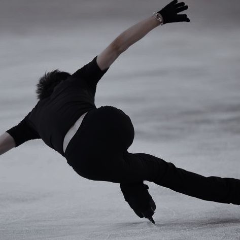 Figure Skating Male Aesthetic, Male Ice Skater Aesthetic, Aaron Carlisle Icebreaker, Male Ice Skating Aesthetic, Male Figure Skater Aesthetic, Figure Skating Aesthetic Men, Dance Aesthetic Male, Figure Skating Male, Male Dancer Aesthetic