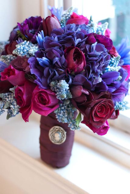 Purple Bouquets, Purple Wedding Bouquets, Red Bouquet Wedding, Red Wedding Flowers, Red Bouquet, Purple Bouquet, Purple Wedding Flowers, Trendy Flowers, Red Wedding