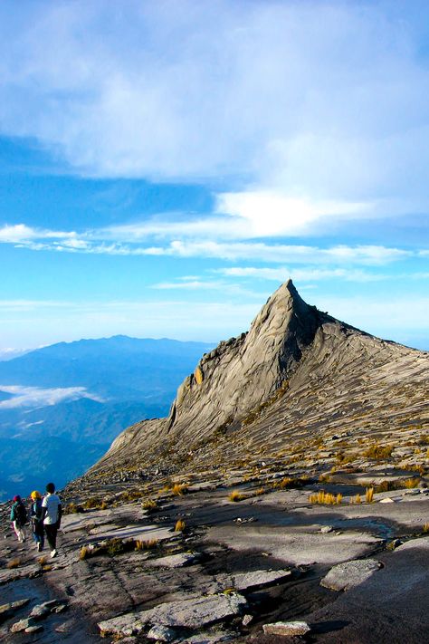 Mount Kinabalu Wallpaper, Hiking Checklist, Malaysia Tour, Mount Kinabalu, Malaysia Travel, Kayak Tours, Travel Wishlist, Forest Wallpaper, Travel Packages