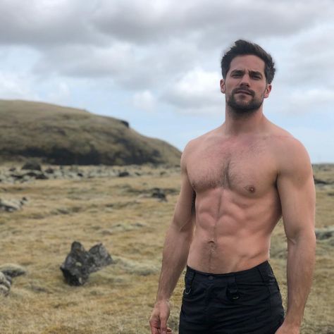 Brant Daugherty on Instagram: “Was thinking about traveling so I started looking at old traveling pics and well now here we are 🤷🏻‍♂️” Traveling Pics, 50 Shades Freed, Brant Daugherty, Handsome Older Men, Australian Men, Hunks Men, Scruffy Men, Hot Actors, Shirtless Men