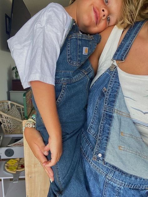 Family Goals Country, White Mom Aesthetic, Farmhouse Mom Aesthetic, Having Kids Aesthetic, Boy Mum Aesthetic, Toddler Mom Aesthetic, Country Kids Aesthetic, Farm Family Aesthetic, Mom Aesthetic Life