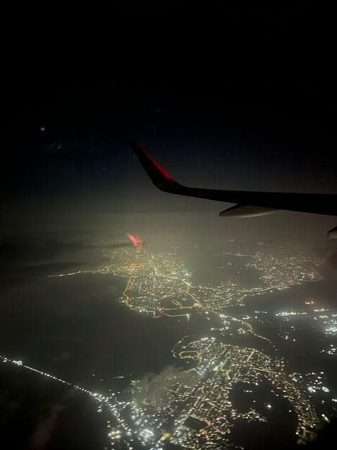 Mumbai Flight View, Nift Mumbai Aesthetic, Bombay Aesthetic Pictures, Mumbai Airport Snap Night, Mumbai City Night, Mumbai City Aesthetic, Mumbai Flight, Bombay Aesthetic, Mumbai Trip