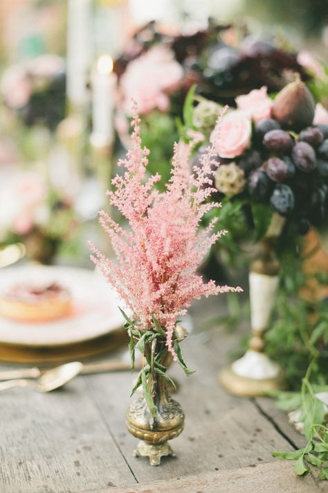 astilbe rosa. centro de mesa Gold Wedding Inspiration, Festival Bride, Trendy Flowers, Pastel Wedding, Pink Wedding, Flowers Photography, Quilt Inspiration, The Table, Pretty Flowers