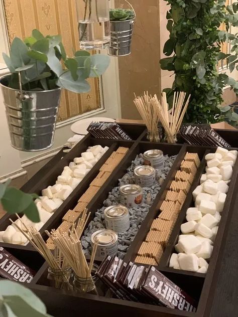 Smores Board Wedding, Smores Table Bonfires, Graduation Smores Bar, Smores Bar Graduation Party, Smore Wedding Station, Smores Station Fire Pits, Diy Smore Station, Smores Backyard Party, Smores Bar For Party