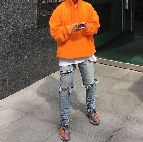 Yeezy 350 Beluga Outfit, Yeezy 350 V2 Outfit Men, Yeezy Fits, Movement Photography, Yeezy Outfit, Yeezy 350 V2, Drippy Outfit, Turtle Dove, Outfits Streetwear