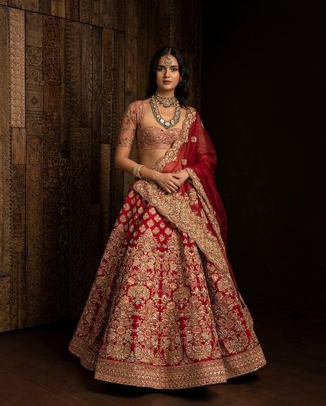 Shyamal & Bhumika on Instagram: “WEDDING COUTURE 2022 SHYAMAL & BHUMIKA . A blood-red lehenga in raw silk, with a beautiful melange of floral pattern embroidered in…” Indian Bridal Wear Red, Latest Bridal Lehenga Designs, Best Indian Wedding Dresses, Red Bridal Dress, Bridal Lehenga Designs, Latest Bridal Lehenga, Wedding Couture, Wedding Lehenga Designs, Indian Bride Outfits