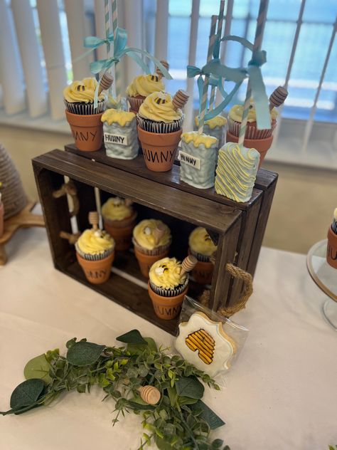 Vintage Winnie The Pooh Shower Ideas Centerpiece, Winnie The Pooh Baby Shower Dessert Table, Winnie The Pooh Dessert Table Ideas, Pooh Bear Dessert Table, Winnie The Pooh Candy Table, Winnie The Pooh Treats, Winnie The Pooh Treat Table, Winnie The Pooh Sweets Table, Classic Winnie The Pooh Dessert Table