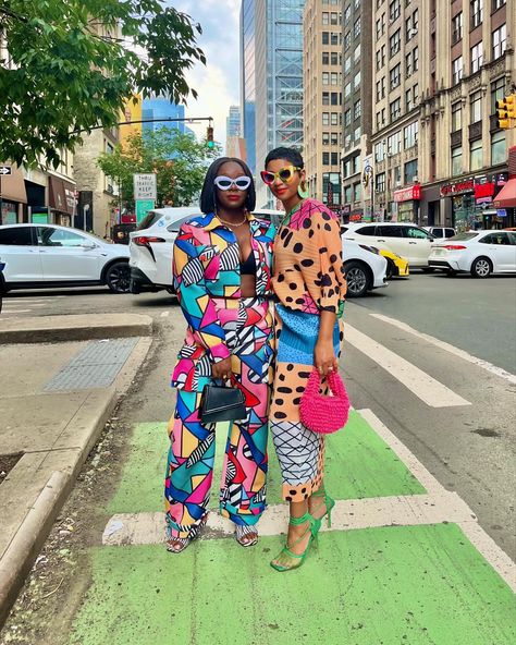 Quirky Black Woman, Juxtaposition Fashion, Nyfw 2024, Patterned Outfits, Bold Colors Fashion, Club Photoshoot, Pattern Outfits, Being Me, Back At It Again