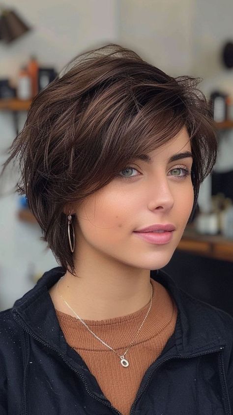 Short Hairstyle Double Chin Women, Short Straight Hairstyles Side Part, Shaggy Pageboy Haircut, Short Hair Fine Hair Round Faces, Short Fine Hair Round Face, Face Framing Haircut For Round Face, Short Round Face Haircut, Short Haircuts For Round Face Shape, Long Pixie Hairstyles For Fine Hair