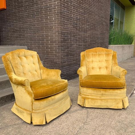 Vintage Velvet Chair, Velvet Chairs Living Room, Vintage Velvet Chairs, Meditation Nook, Golden Chair, Furniture Reference, Vintage Couch, Mini Chair, Armchair With Ottoman