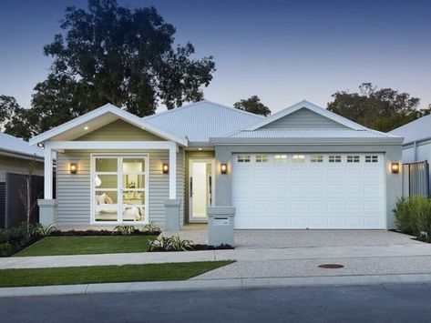 House Designs Exterior Front Elevation, Wide Front Door, Hamptons Facade, Wide Front Doors, Hamptons House Exterior, Weatherboard House, Summit Homes, Grand Entry, Pintura Exterior