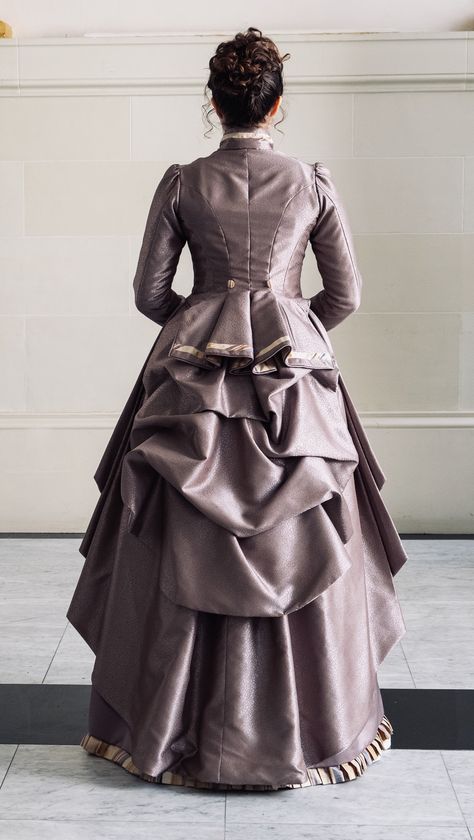 1880s Women, 1880s Dress, Historical Gowns, Victorian Era Fashion, Ancient Dress, 1880s Fashion, Bustle Dress, Period Dress, Old Fashion Dresses