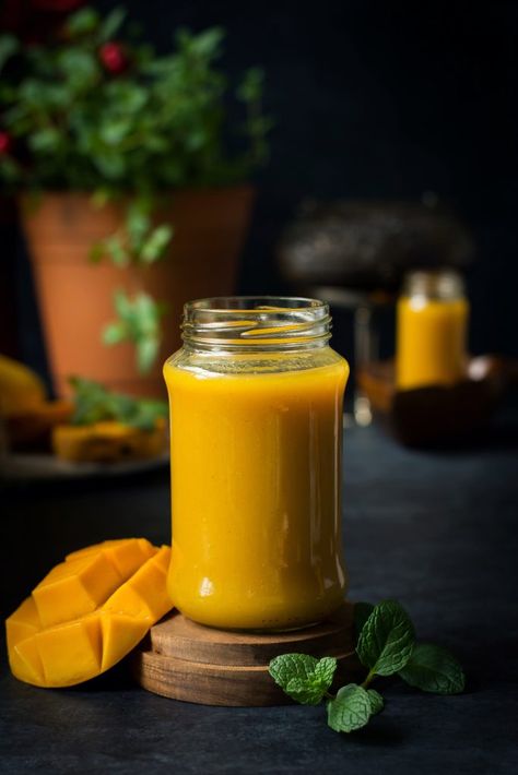 Non-Alcoholic Vanilla Mango Shrubs - it's like a fizzy mango soda, thanks to the Apple cider Vinegar. Fruity, summery & delicious to sip on! food photography | drinks | gluten-free Mango Juice Photography, Mango Photography, Mango Margarita, Mango Juice, Drink Photo, Fruit Photography, Easy Smoothie Recipes, Food Drink Photography, Food Photography Tips