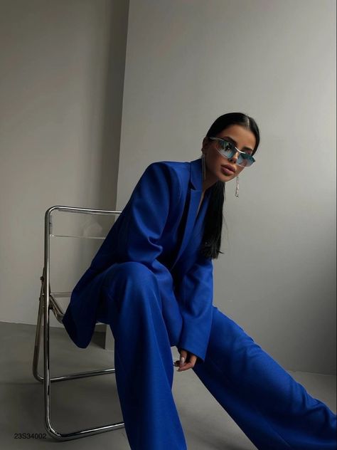 Women Suit Photography, Blue Monochrome Photoshoot, Blue Monochromatic Photoshoot, Blue And White Photoshoot, Blue Suit Women Outfit, Monochromatic Blue Outfit, Monochromatic Suit, Blue Suit Women, Blazer Photoshoot Women