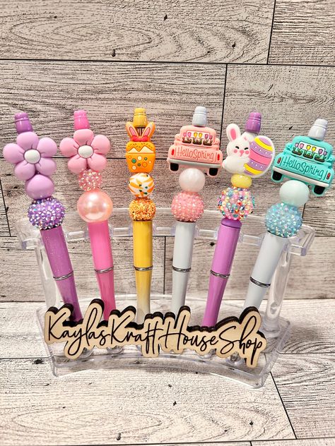 Pens With Beads, Silicone Bead Storage Ideas, Silicone Bead Pen Ideas, Focal Bead Pens, Crafts With Silicone Beads, Beadable Pen Ideas, Bearable Pens, Silicone Bead Pens, Bead Pens