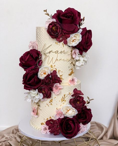 Maroon Gold Wedding Cake, Burgundy And Pink Cake, Wedding Cake Maroon, Debut Venue, Wedding Cakes Maroon, Wedding Cake Theme, 2 Tier Wedding Cakes, Burgundy Wedding Cake, Red Birthday Cakes