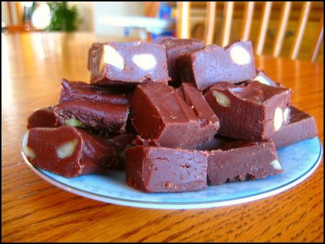 Fanny Farmer Fudge......I had this recipe years ago & lost it. This is the one! Thanks Fannie Farmer Recipes, Farmer Recipes, Skillet Cookies, Exercise Plans, Food To Eat, Candy Truffles, Fudge Recipe, Funnel Cake, Xmas Food