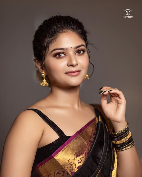 Vaibhavi Shandilya, Indus Valley Civilization, Physical Features, Garden Girls, Show Video, Actress Photos, First World, Movies And Tv Shows, Movie Tv