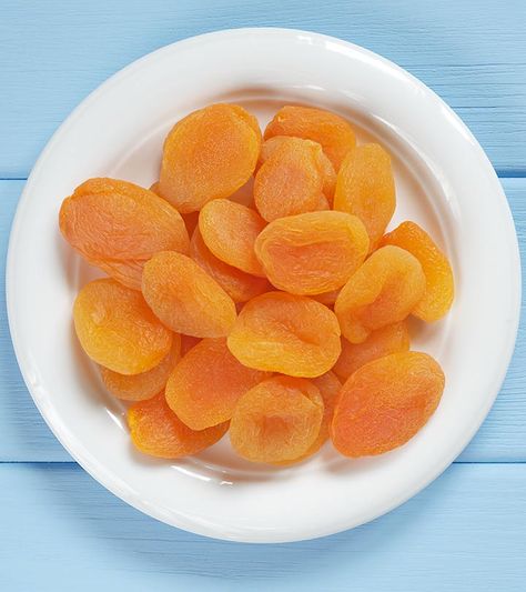 Dry Fruits Benefits, Raisins Benefits, Apricot Fruit, Dried Fruit Mix, Eat In A Day, Dehydrated Food, Dried Apricots, Three Ingredient, Fruit Drinks