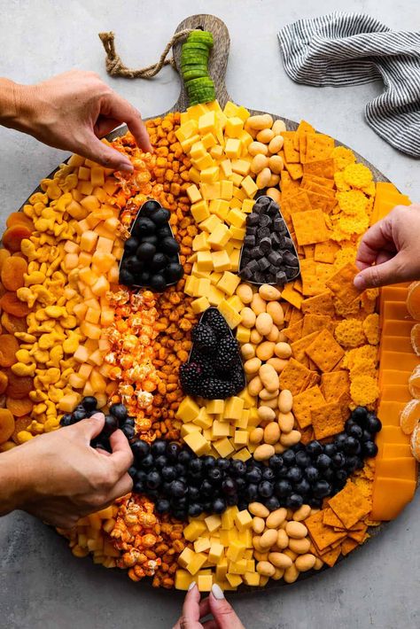 Halloween is the BEST time to get creative and have fun with your food! Gather all things orange and bring this pumpkin charcuterie board to your next fall get-together. Fill your board to look like a Jack-o-lantern; it will be the talk of the party! Pie Charcuterie Board, Pumpkin Charcuterie Board, Pumpkin Charcuterie, Bacon Wrapped Brussel Sprouts, Holiday Charcuterie, Board Night, Halloween Appetizers Easy, Orange Food, Horror Nails