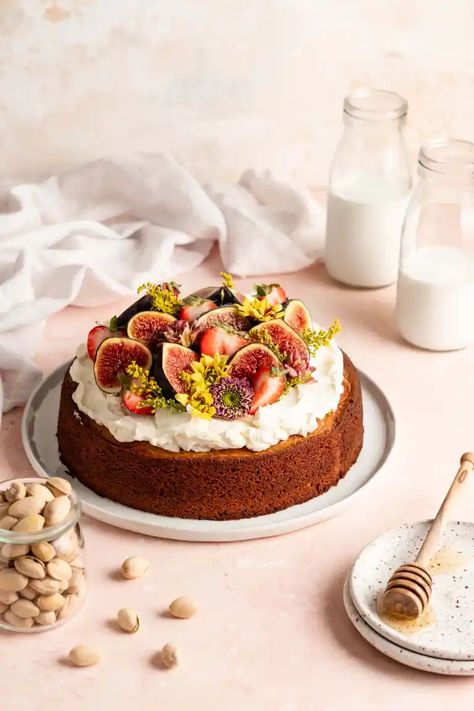 Pistachio Cake with Honey Buttercream - Food Duchess Fruit Cake Photography, Flavoured Cakes, Basic Vanilla Cake Recipe, Honey Buttercream, Bolo Paris, Pistachio Cake Recipe, Creamy Honey, Dreamy Desserts, Fruit Pastries