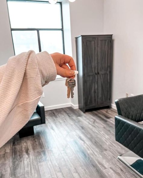 Own Apartment Goals Keys, New Place Aesthetic Keys, Buy Apartment Aesthetic, Vision Board Photos Pictures House, Own House Aesthetic Keys, Buying Apartment Aesthetic, New Home Keys Aesthetic, Buying A Home Aesthetic, Home Keys Aesthetic