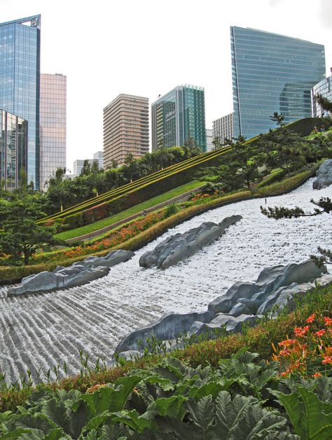 Water Feature Design, La Defense Paris, Water Architecture, Visiting Paris, Low Maintenance Landscaping, Urban Park, Landscaping Supplies, Green Architecture, Landscape Features