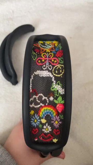 Airpod Max Custom, Airpods Max Customized, Airpods Max Decoration, Air Pod Max Cover, Airpod Max Case Aesthetic, Airpod Pro Max Case, Headphone Customization, Air Pod Case Painting Diy, Airpod Max Stickers