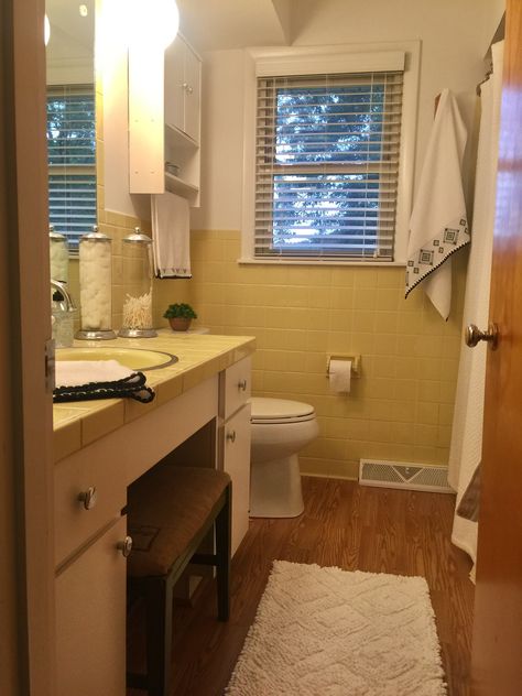 Yellow Tile Bathroom Makeover, Yellow Bathroom Aesthetic, Vintage Yellow Bathroom, Retro Bathroom, Yellow Bathroom, Yellow Tile, Retro Bathrooms, Yellow Bathrooms, Yellow Walls