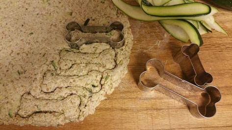 Zesty Zucchini Dog Treats Nutritional Value Of Vegetables, Dog Treats Recipes, 3 Ingredient Dog Treats, Hypoallergenic Dog Treats, Baked Biscuits, Pet Treats Recipes, Dog Treats Homemade Easy, Dog Biscuit Recipes, Dog Biscuits Homemade