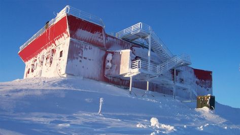 High Arctic research station forced to close - Technology ... Arctic Explorers, Research Station, Brutalism Architecture, Sci Fi Novels, Scene Art, Federal Government, Brutalism, Winter Aesthetic, Science And Nature