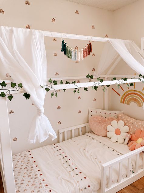 Montessori floor bed boho toddler bedroom Toddler Girl Room Floor Bed, Floor Bed Girls Room, Floor Bed Toddler Double, Floor Bed Toddler Girl, Toddler Floor Bed Girl, Toddler Girl Room Montessori, Montisorri Baby Floor Bed, Toddler Floor Bed Ideas, Toddler Room Ideas Girl