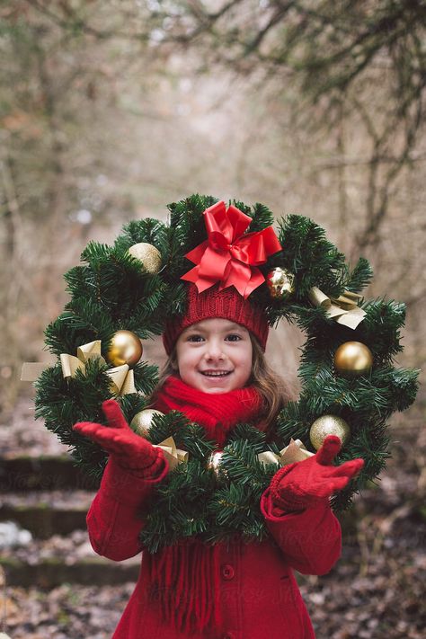 Christmas Tree Farm Pictures, Tree Farm Pictures, Christmas Photoshoot Kids, Outdoor Christmas Photos, Diy Christmas Photoshoot, Christmas Mini Shoot, Christmas Photography Family, Christmas Photos Outfits, Diy Christmas Photo