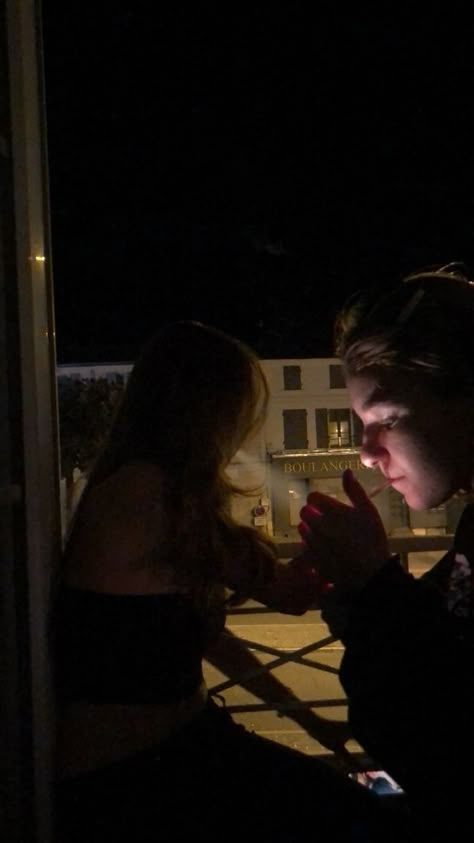 Balcony Aesthetic Night Couple, Couple On Balcony Night, Drunk Vibes Aesthetic, Aesthetic Galaxy, Aesthetic Friends, Fake Acc, Night Couple, Girl Couple