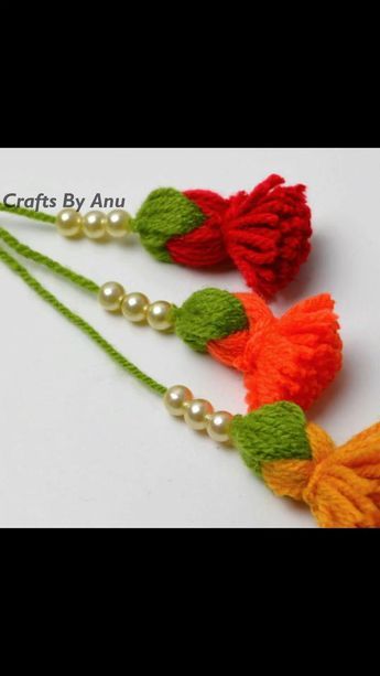 Shoelace Patterns, Flower Keychain, Seni Dan Kraf, Diy Yarn Crafts, Pom Pom Crafts, בר מצווה, Pola Sulam, Fabric Flowers Diy, Bathroom Ideas Modern