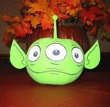 Monster Pumpkin Green Pumpkin Painting Ideas, Alien Outline, Eyes Outline, Alien Pumpkin, Decorate A Pumpkin, Disney Pumpkin Painting, Story Painting, Monster Pumpkin, Paint Eyes