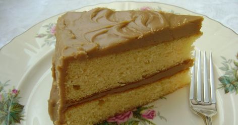 Southern Caramel Cake, Caramel Cake Recipe, Butterscotch Cake, Caramel Icing, Cake Rack, Caramel Frosting, Caramel Cake, Types Of Cakes, Yellow Cake