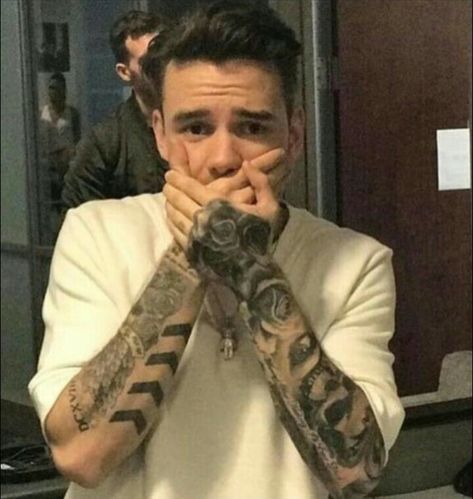 Liam One Direction, One Direction Tattoo, Direction Tattoo, One Direction Liam Payne, One Direction Louis, Lima Bean, Tattoo Hand, Liam James, One Direction Photos